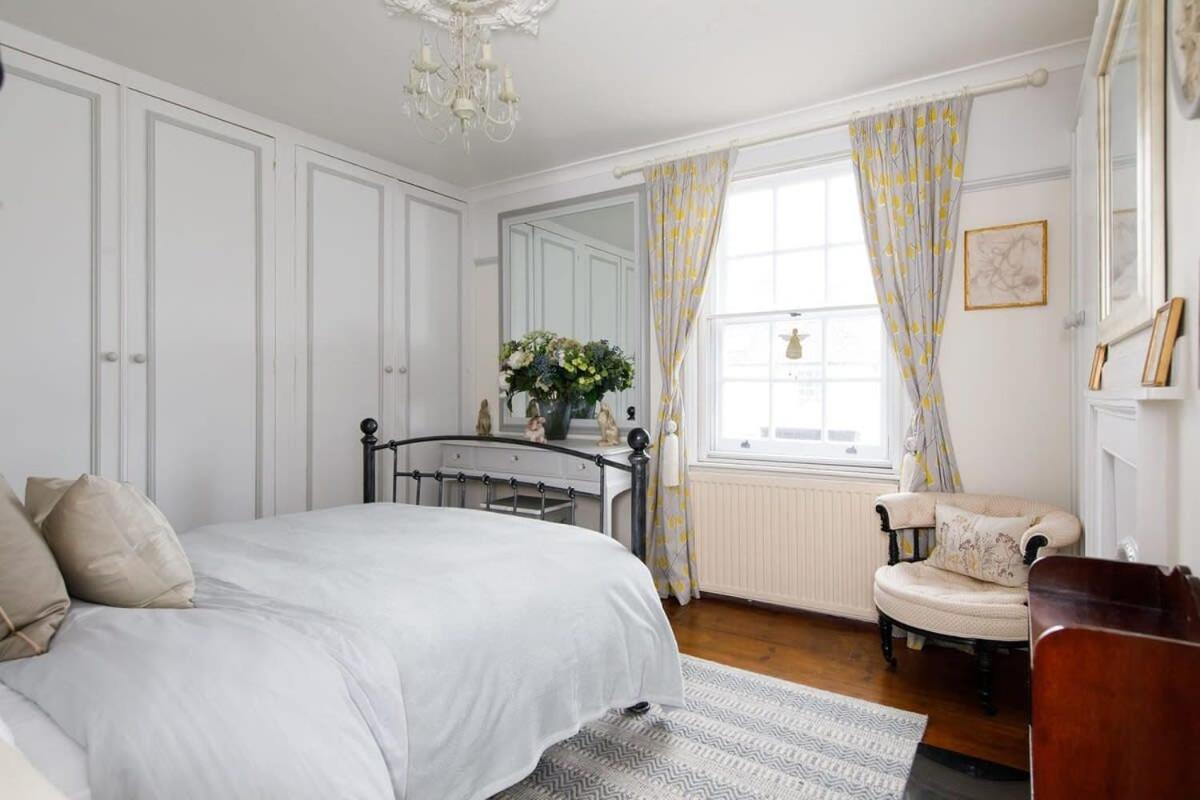 Beautiful Georgian Home In The Heart Of Chichester Esterno foto